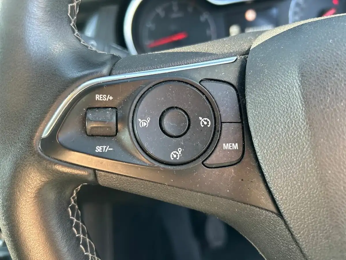 2020-vauxhall-grandland-x-12-sri-nav-big-17