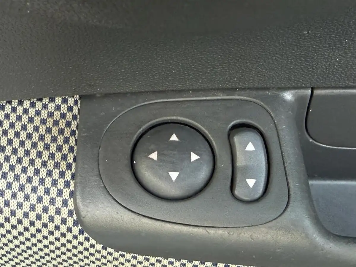 2011-fiat-500-12-lounge-big-24