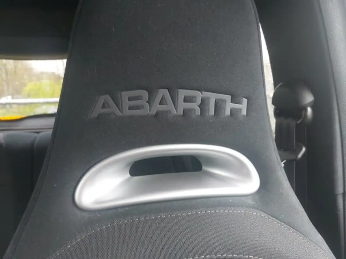 2019-abarth-595-14-tjet-big-16