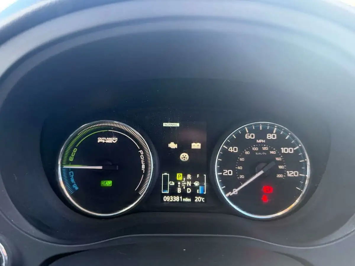 2014-mitsubishi-outlander-20-gx4hs-big-6