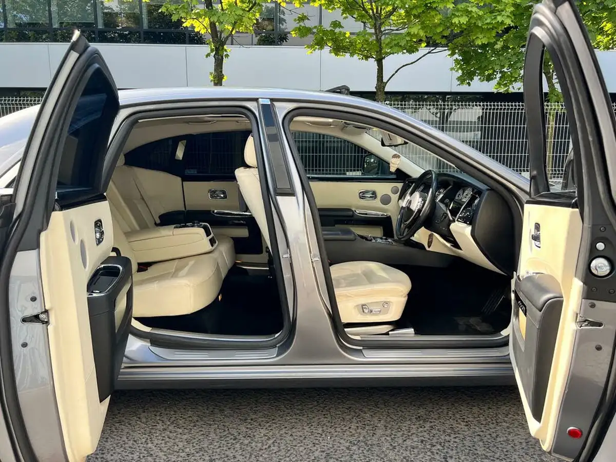 2010-rolls-royce-ghost-66-big-16