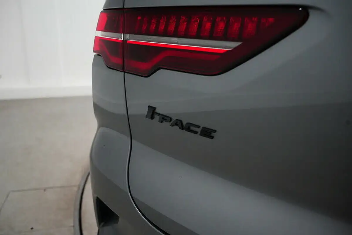 2021-jaguar-i-pace-ev400-black-big-14