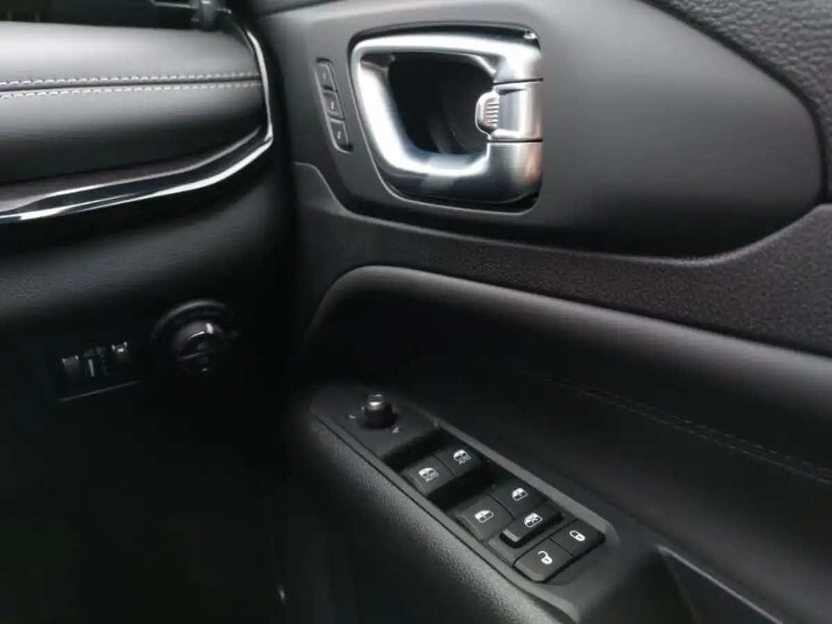 2024-jeep-compass-15-altitude-big-14