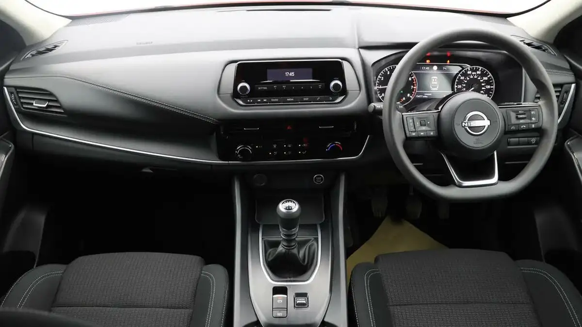2021-nissan-qashqai-13-dig-t-visia-big-12