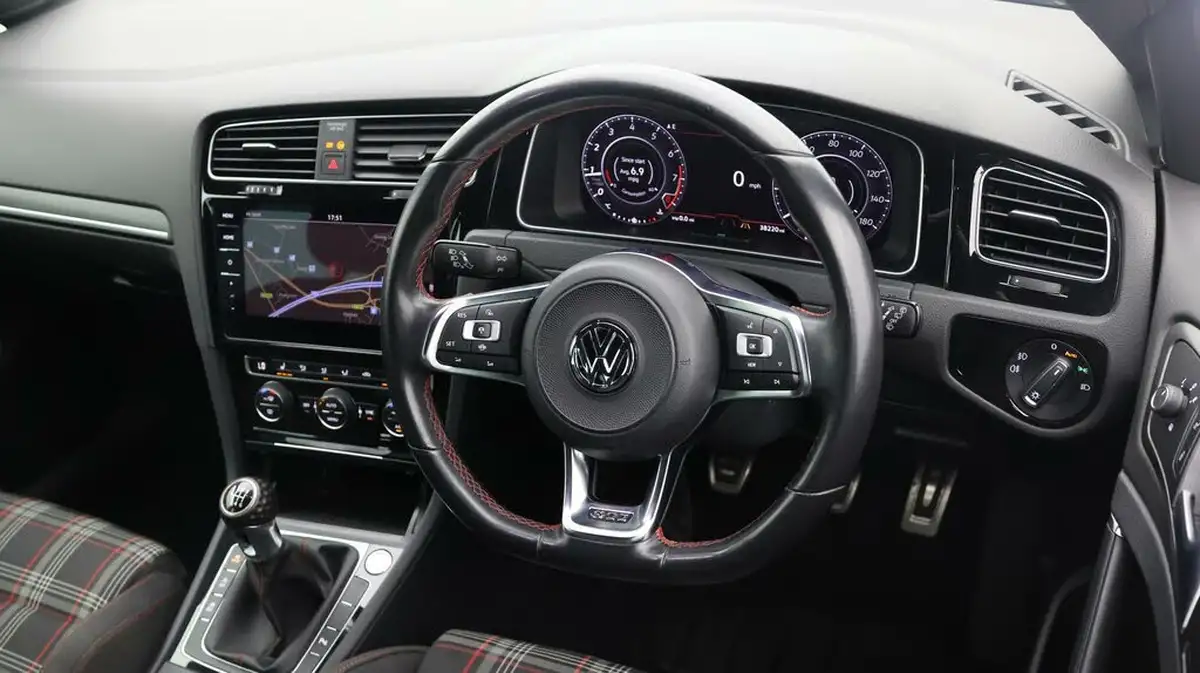 2019-volkswagen-golf-20-tsi-gti-performance-5d-big-8