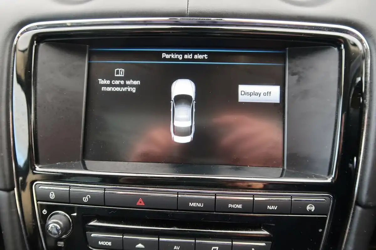 2015-jaguar-xj-series-30td-xj-portfolio-lwb-auto-big-63