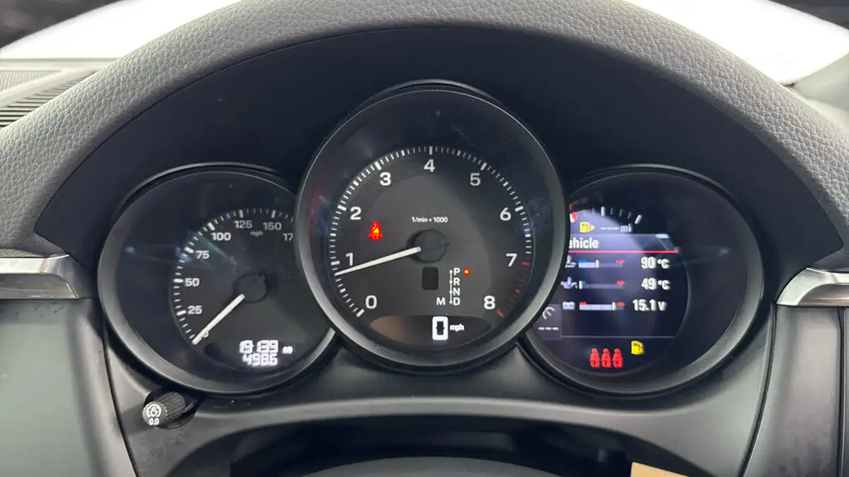 2022-porsche-macan-20-big-12