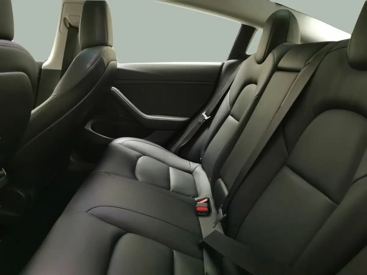 2020-tesla-model-3-e-long-range-big-31