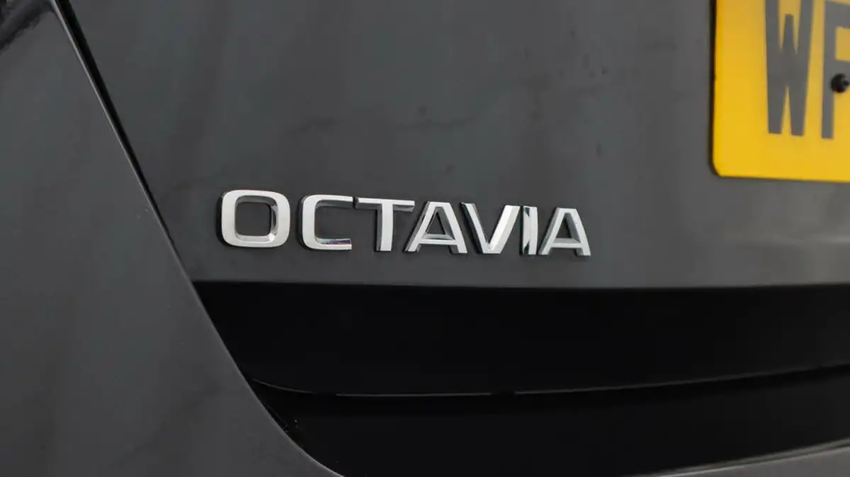 2022-skoda-octavia-10-tsi-se-technology-110ps-hatchback-big-21