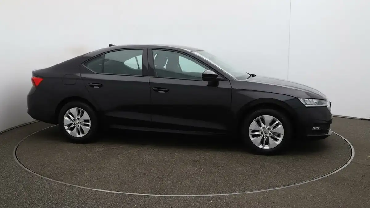 2022-skoda-octavia-10-tsi-se-technology-110ps-hatchback-big-45