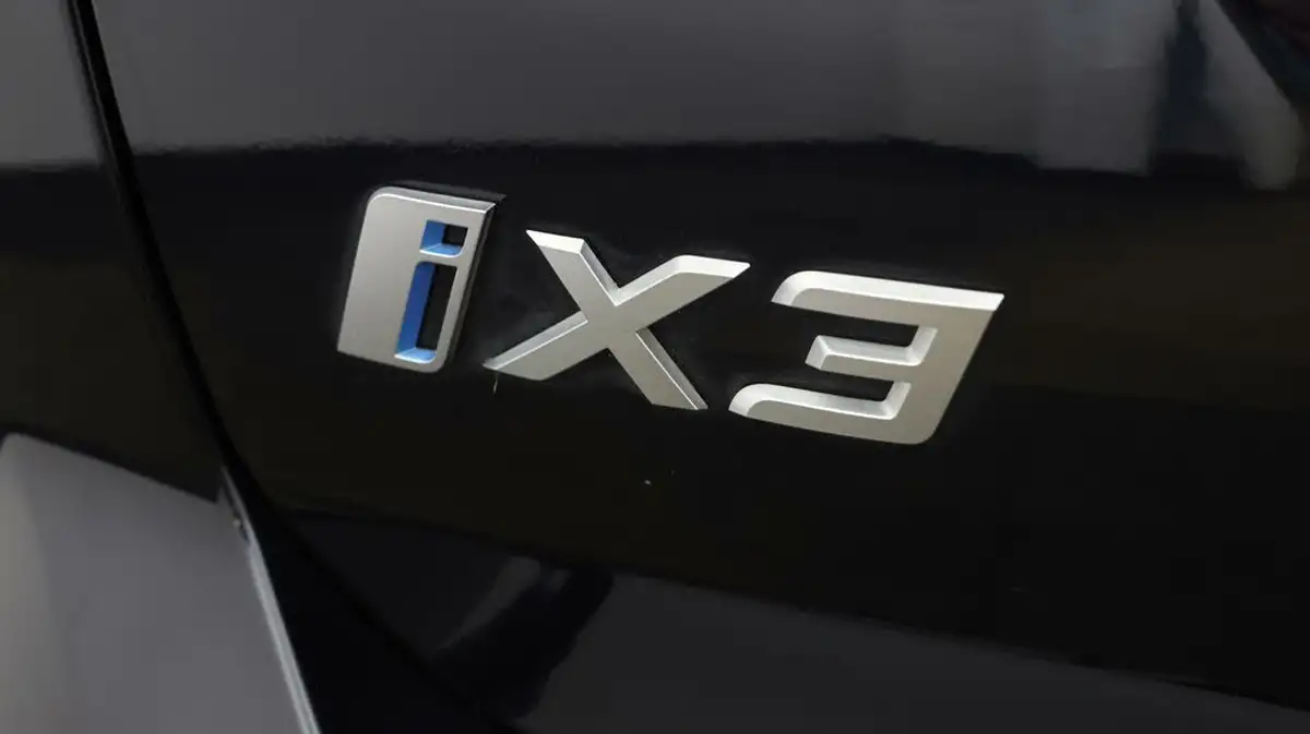 2022-bmw-ix3-e-m-sport-big-19