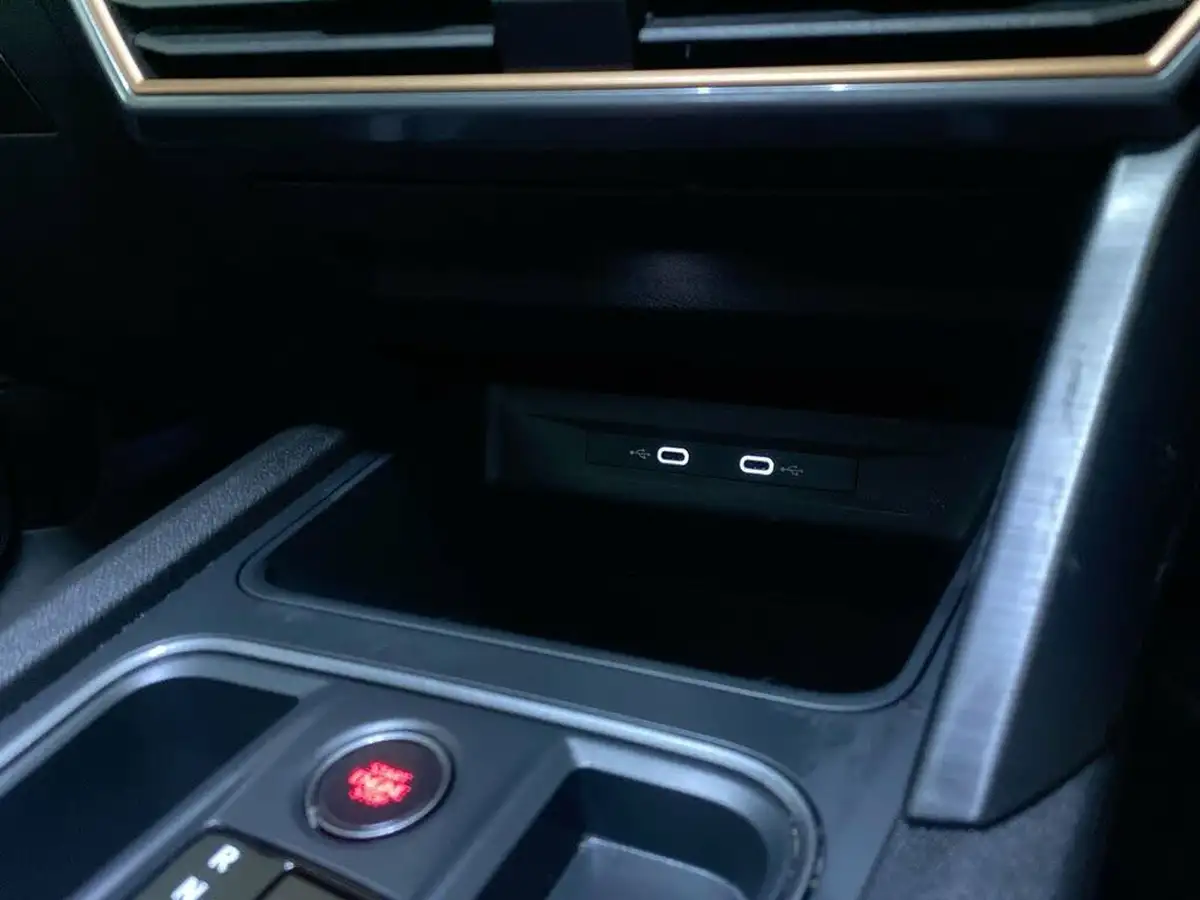 2021-cupra-formentor-14-e-hybrid-vz1-big-28