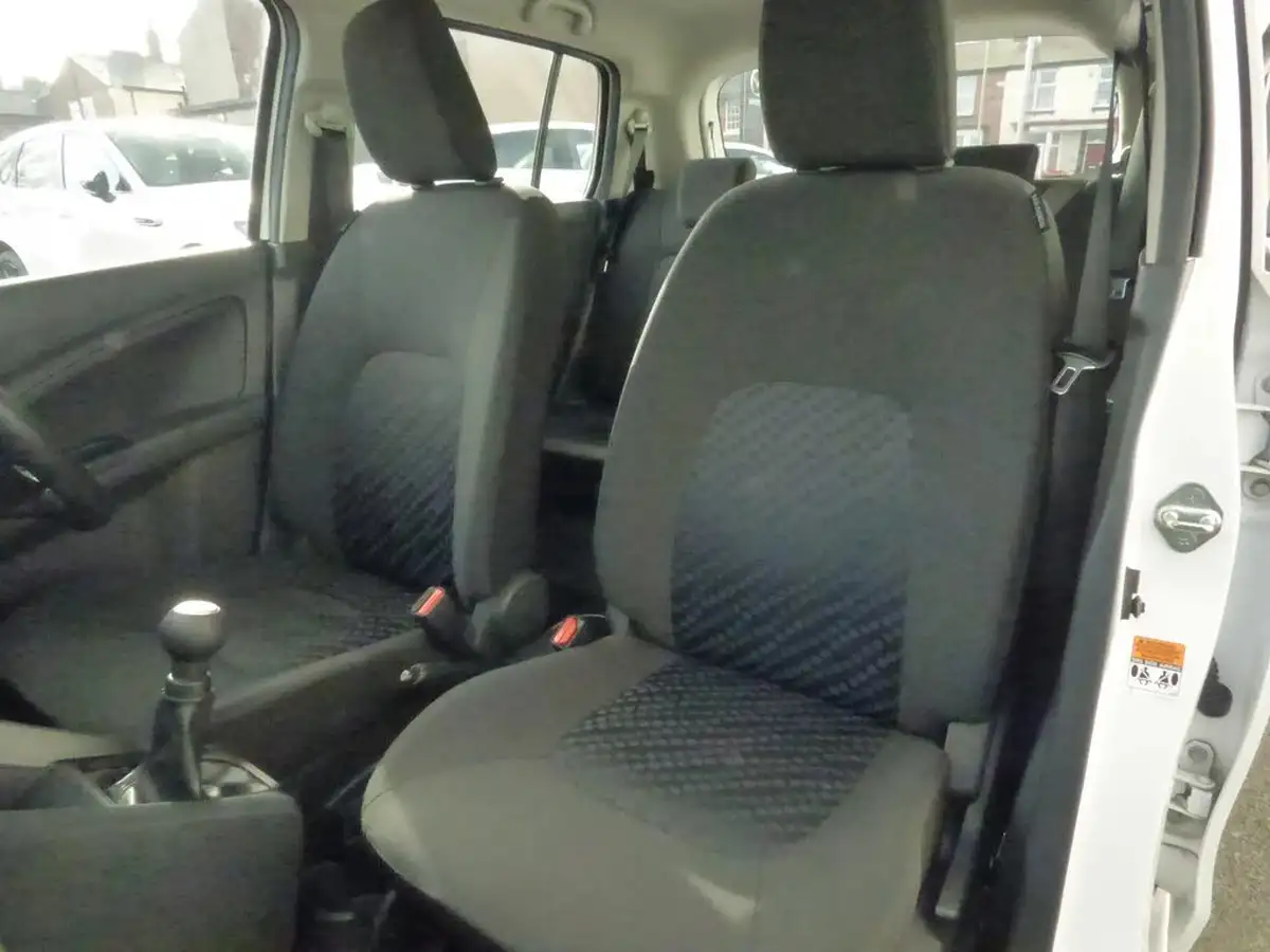 2019-suzuki-celerio-10-sz2-68ps-dualjet-big-14