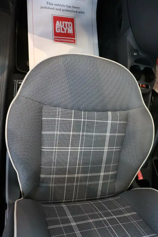 2016-fiat-500-12-lounge-dualogic-big-30