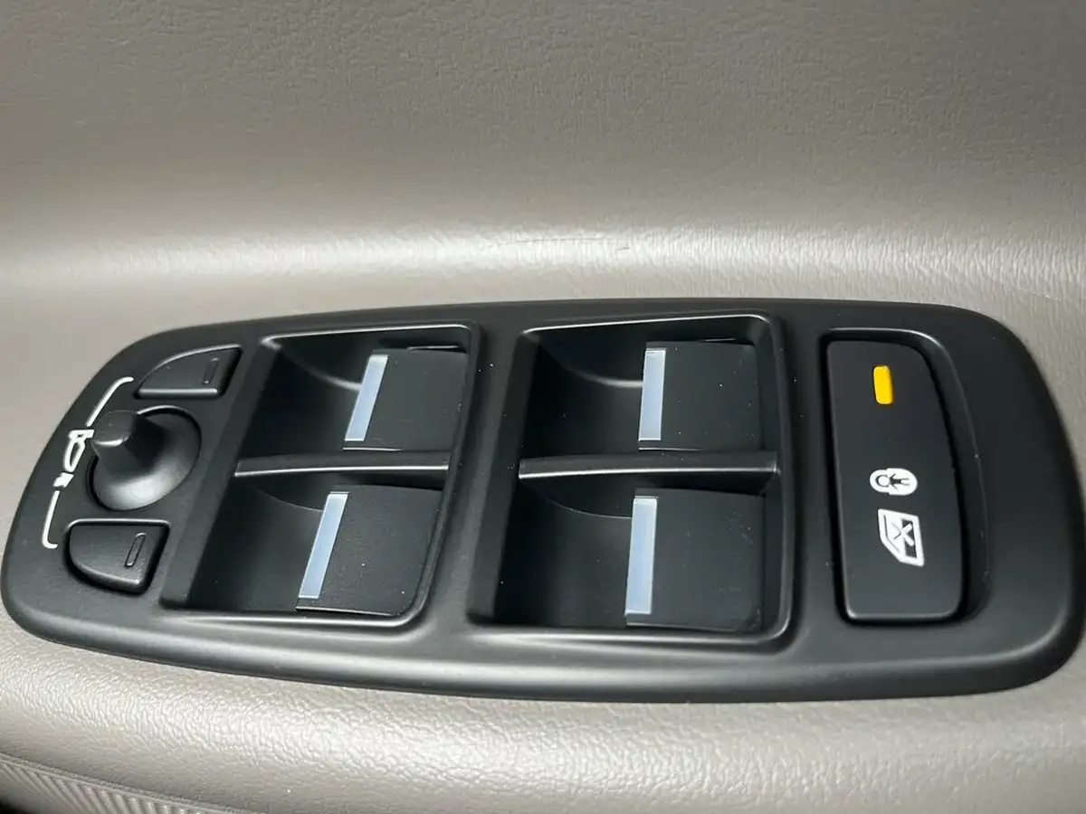 2018-jaguar-xe-20d-portfolio-180ps-1999cc-auto-big-28