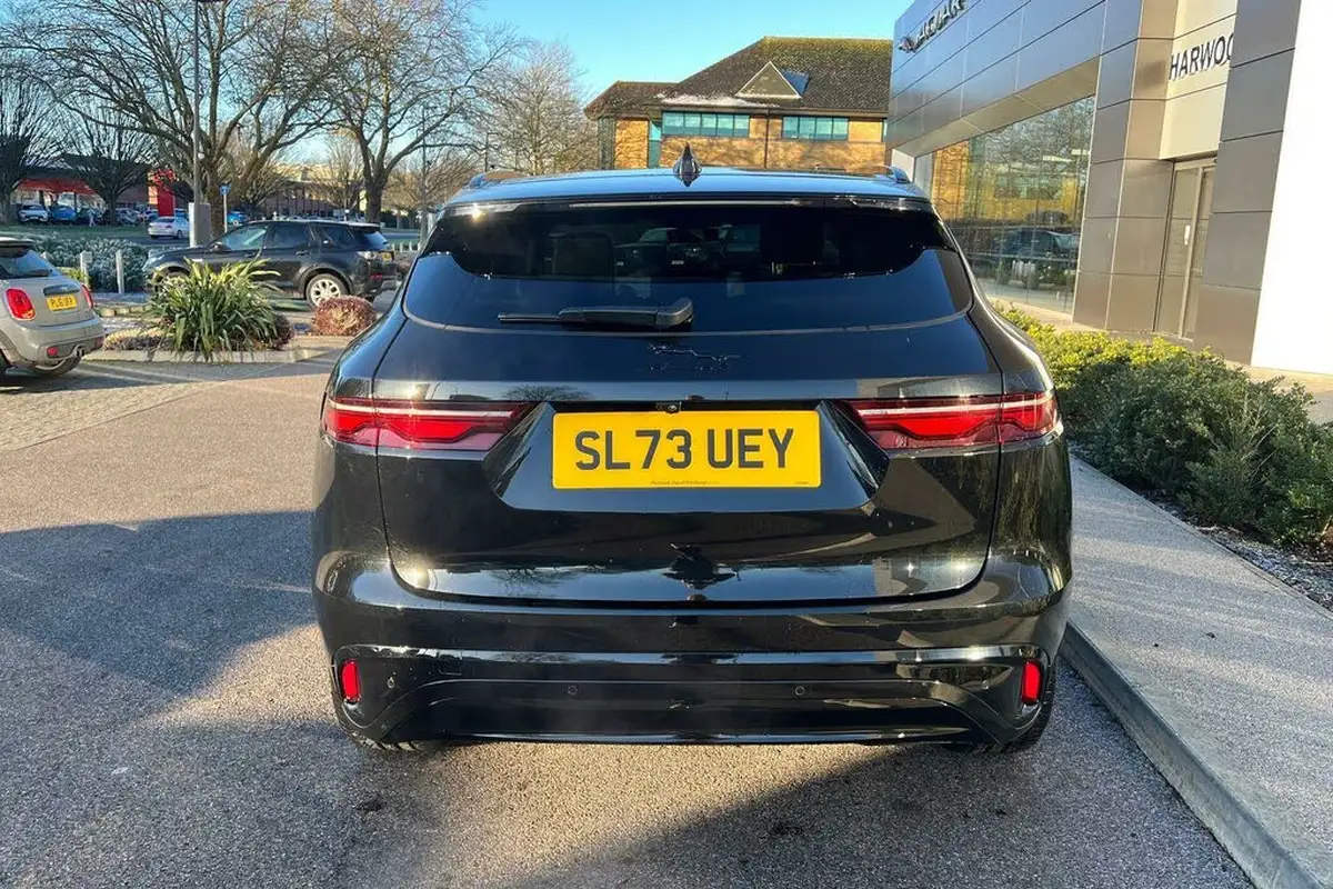2023-jaguar-f-pace-20-d200-r-dynamic-se-black-big-12