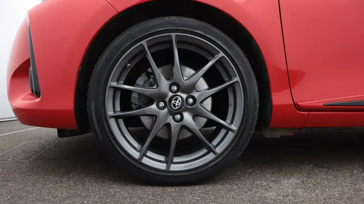 2020-toyota-yaris-15-vvt-i-gr-sport-big-18