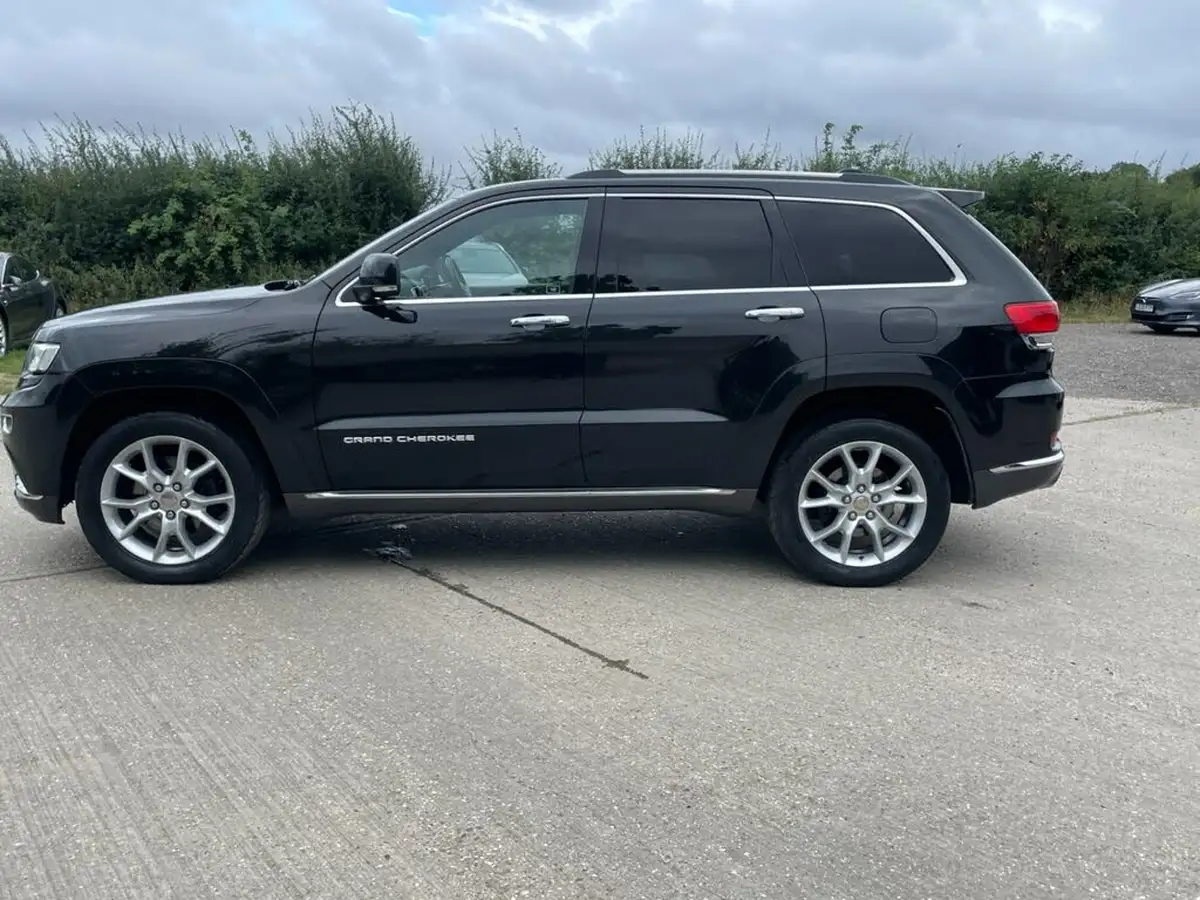 2015-jeep-grand-cherokee-30crd-summit-big-6