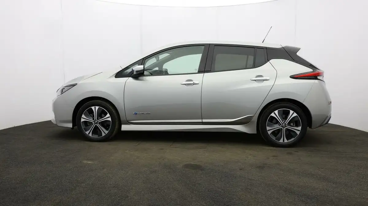 2021-nissan-leaf-e-tekna-big-59
