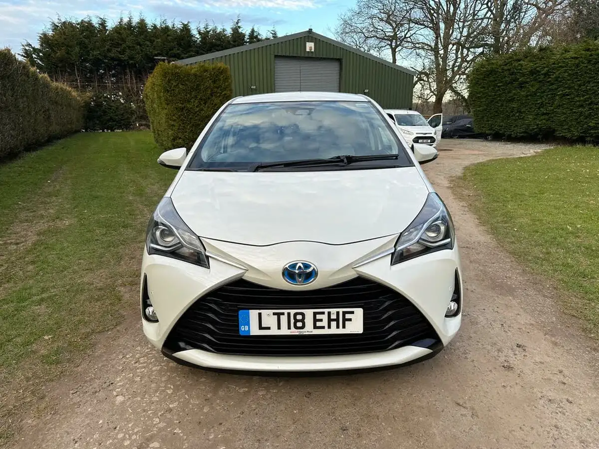 2018-toyota-yaris-15-vvt-i-icon-tech-98bhp-hybrid-1497cc-e-cvt-big-8
