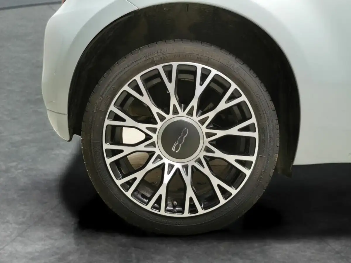 2024-fiat-500-10-top-big-18