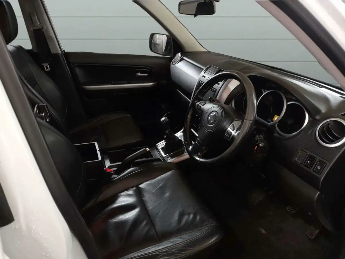 2013-suzuki-grand-vitara-19ddis-sz5-big-9
