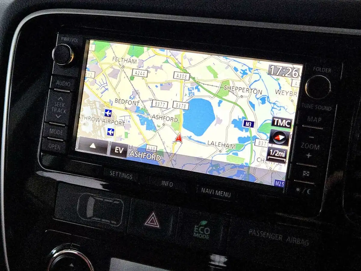 2015-mitsubishi-outlander-20-gx5h-phev-cvt-big-23