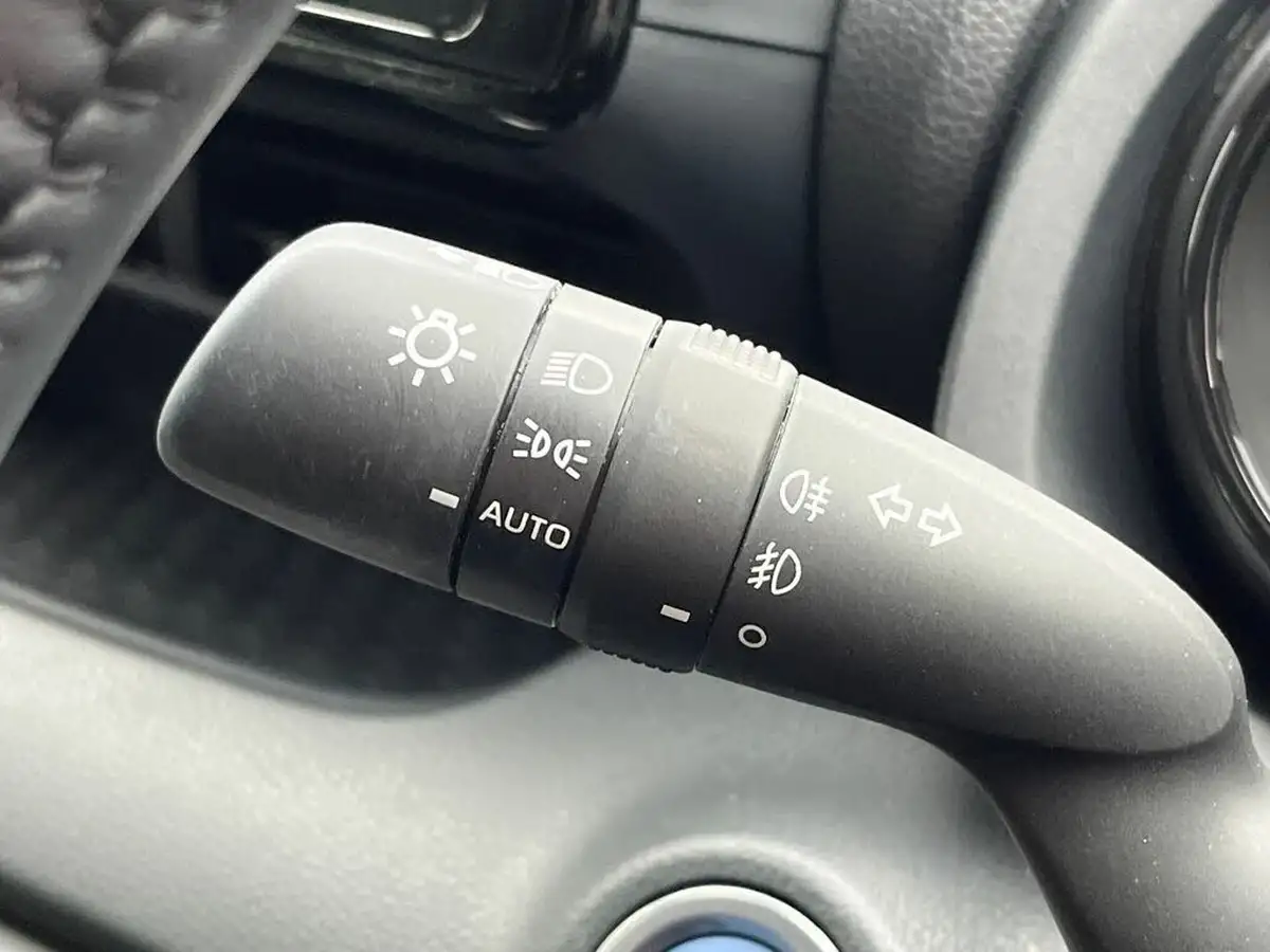 2023-mazda-mazda2-15-select-big-26