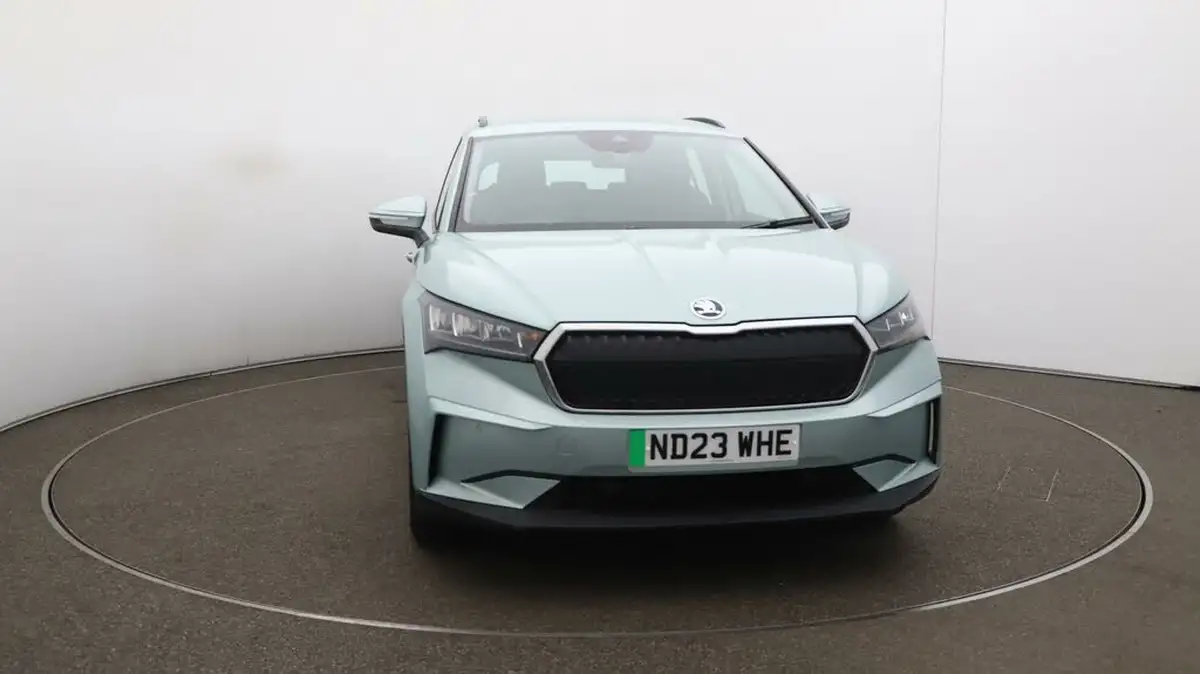 2023-skoda-enyaq-e-60-big-38