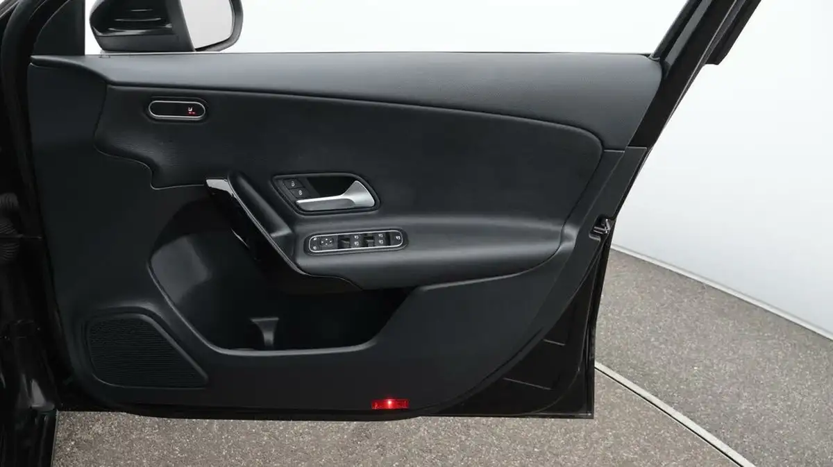2021-mercedes-benz-a-class-15d-a180d-se-big-15