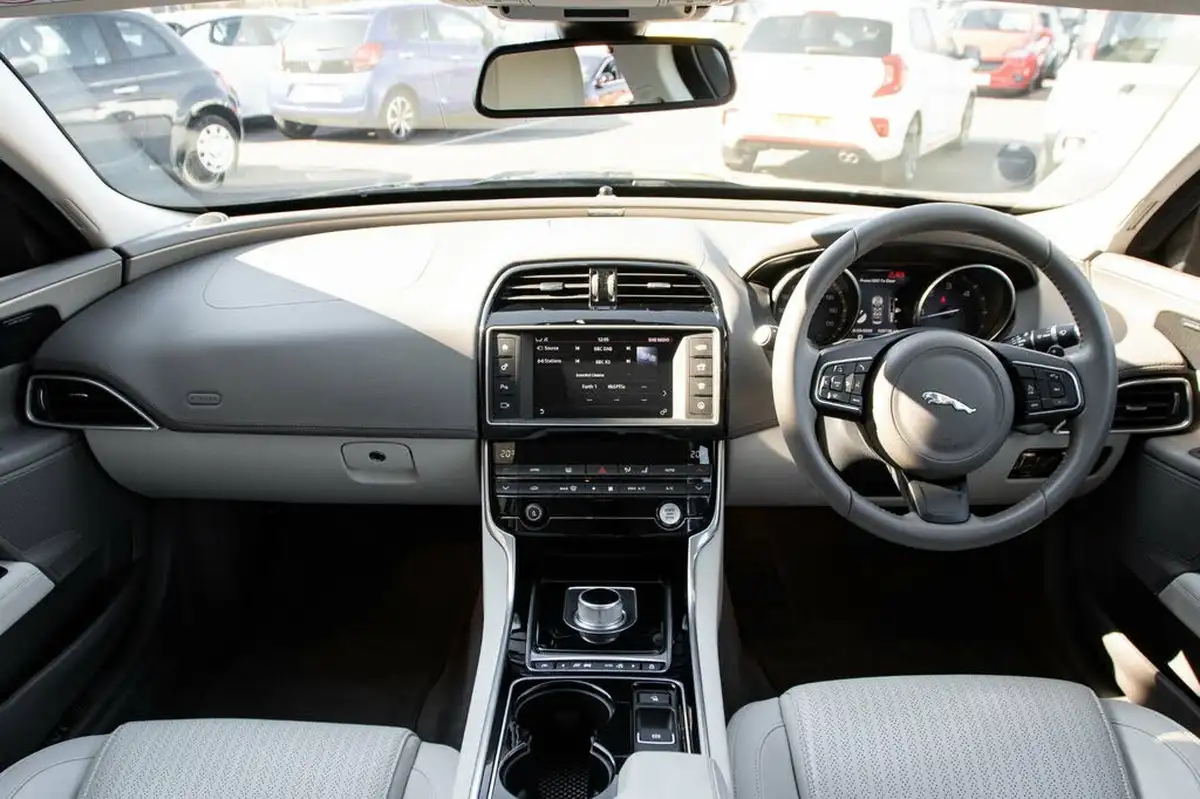 2016-jaguar-xe-20td-portfolio-180ps-auto-big-3