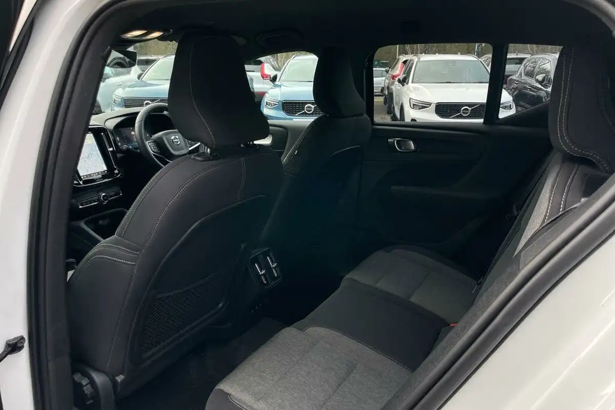 2024-volvo-xc40-20-b4-plus-big-29