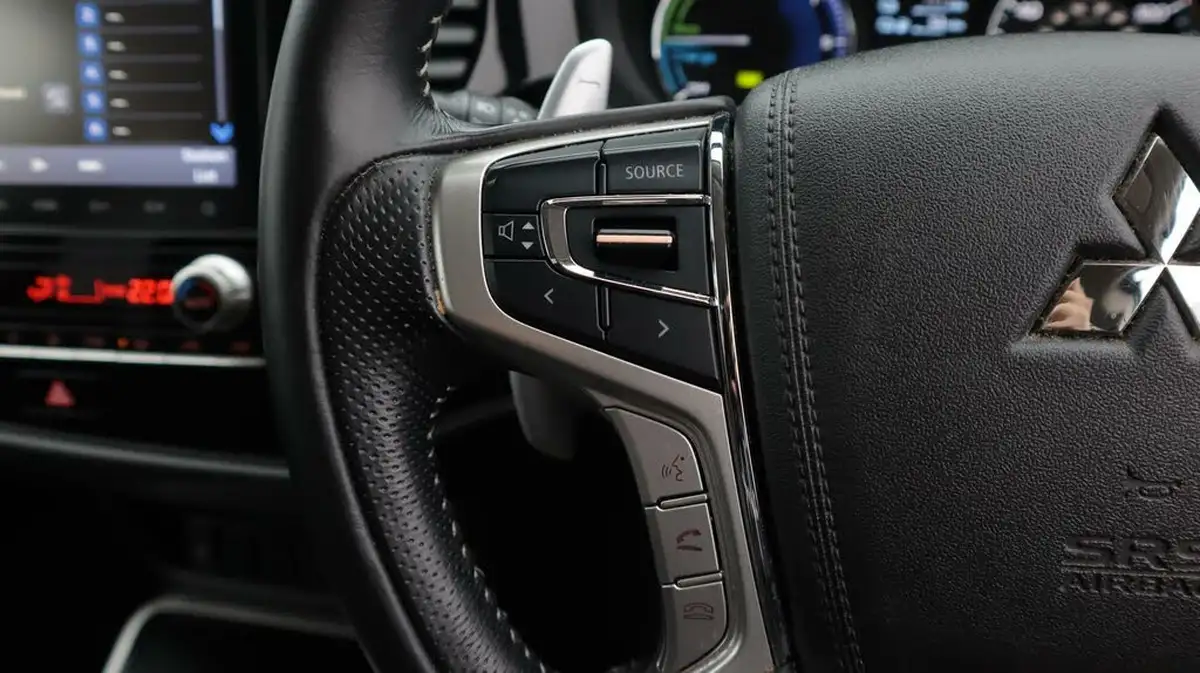 2020-mitsubishi-outlander-24-design-phev-big-23