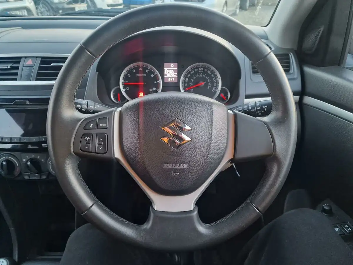 2012-suzuki-swift-12-attitude-3d-big-23