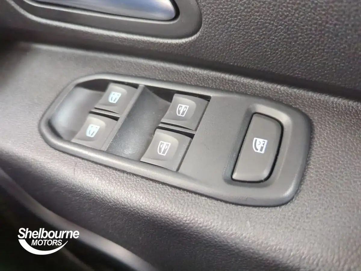 2022-dacia-duster-13-tce-comfort-150hpeu6d-4x2-window-van-edc-big-15