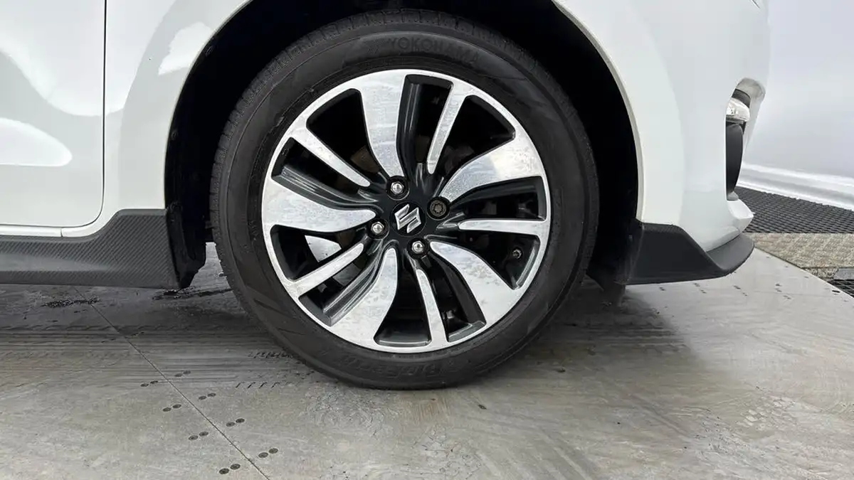 2019-suzuki-swift-12-dualjet-attitude-big-19