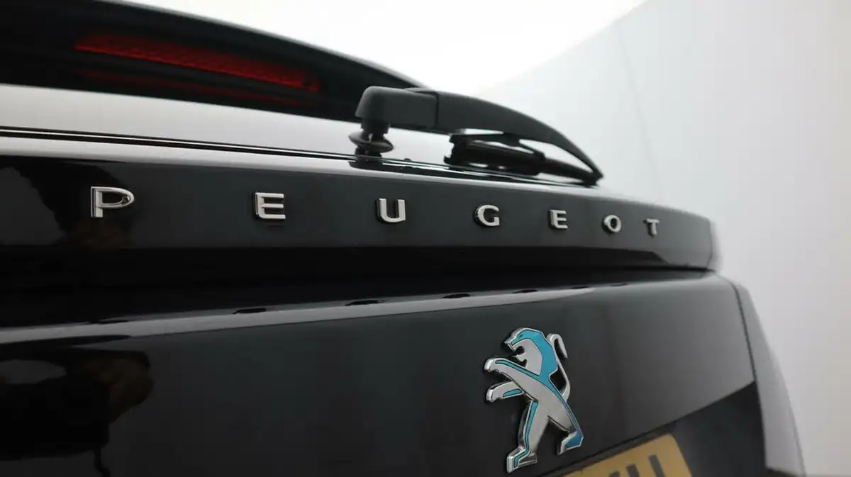 2021-peugeot-2008-suv-e-gt-premium-big-23