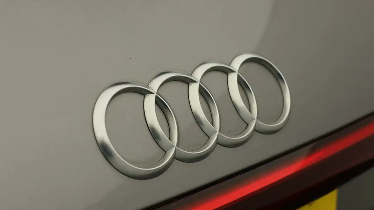2021-audi-e-tron-50e-technik-station-wagon-big-19