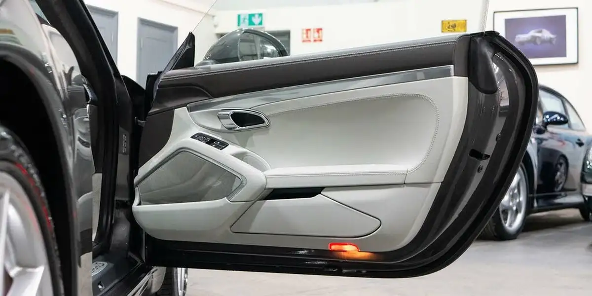 2012-porsche-911-38-carrera-s-400bhp-coupe-big-25