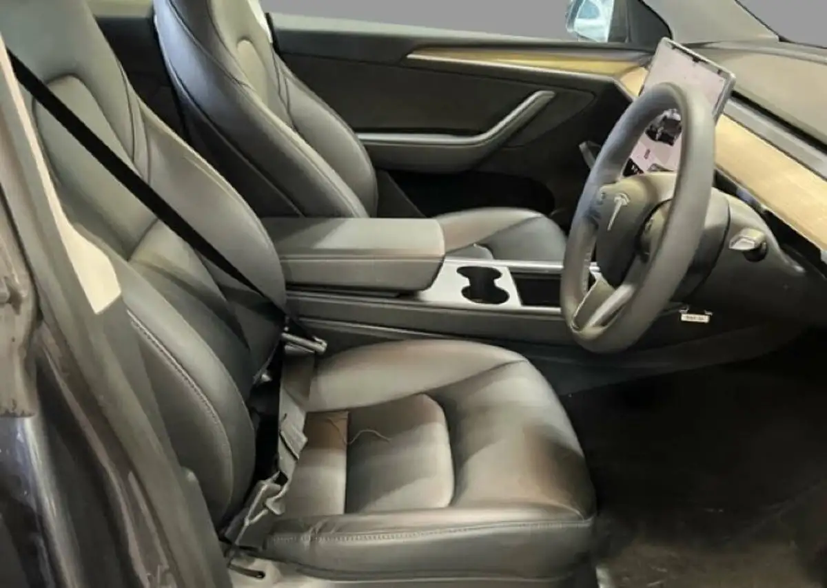2023-tesla-model-y-e-long-range-big-5