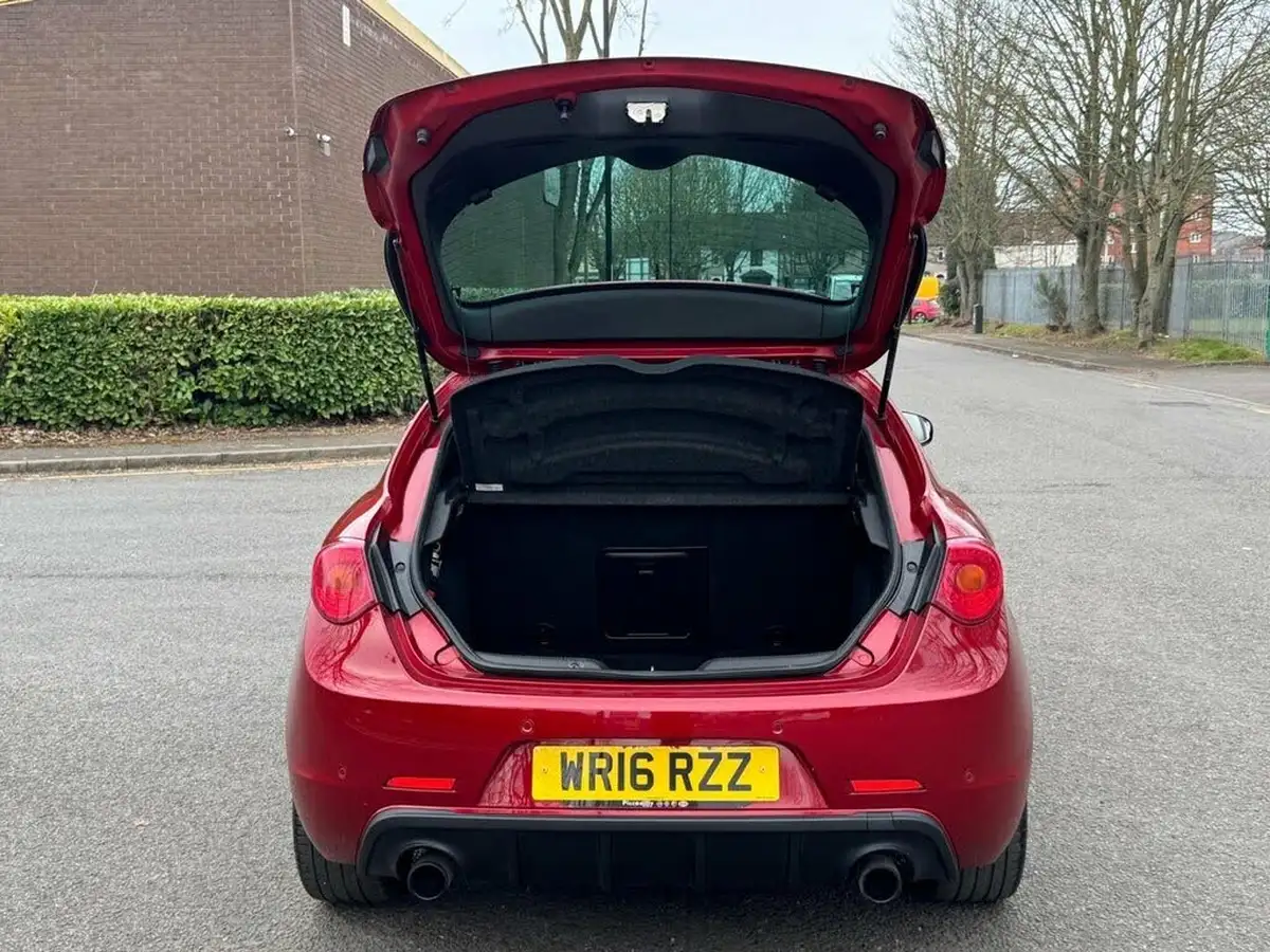 2016-alfa-romeo-giulietta-17-veloce-big-26
