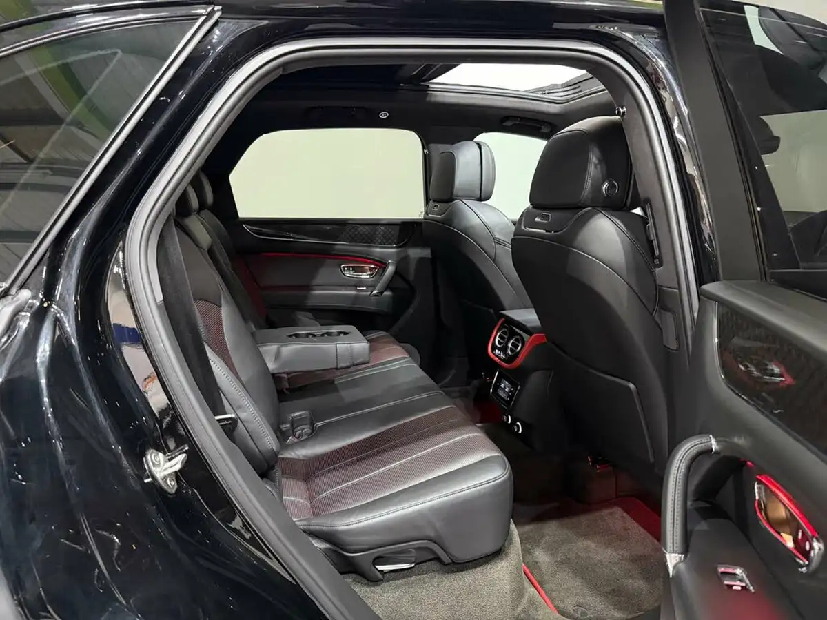 2019-bentley-bentayga-40-v8-big-48