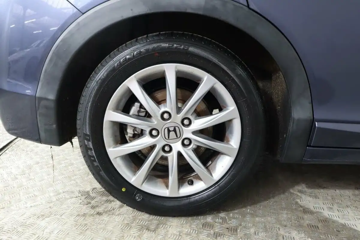 2015-honda-civic-16-i-dtec-se-plus-honda-connect-hatchback-big-11
