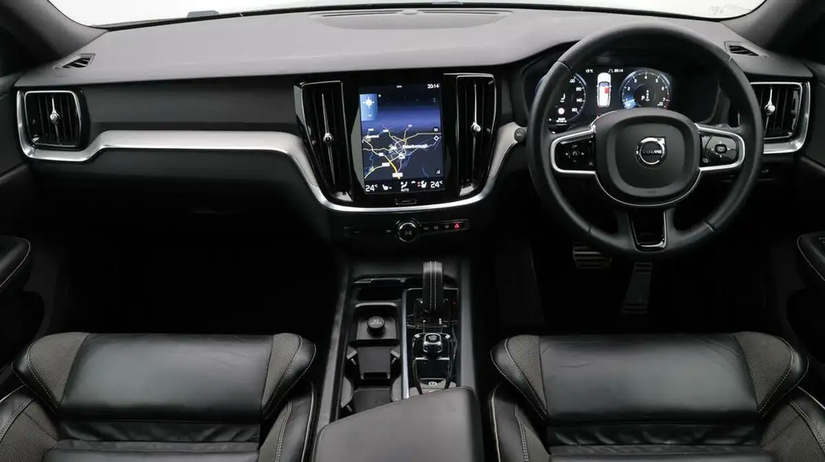 2021-volvo-v60-20-b3-r-design-160bhp-big-13