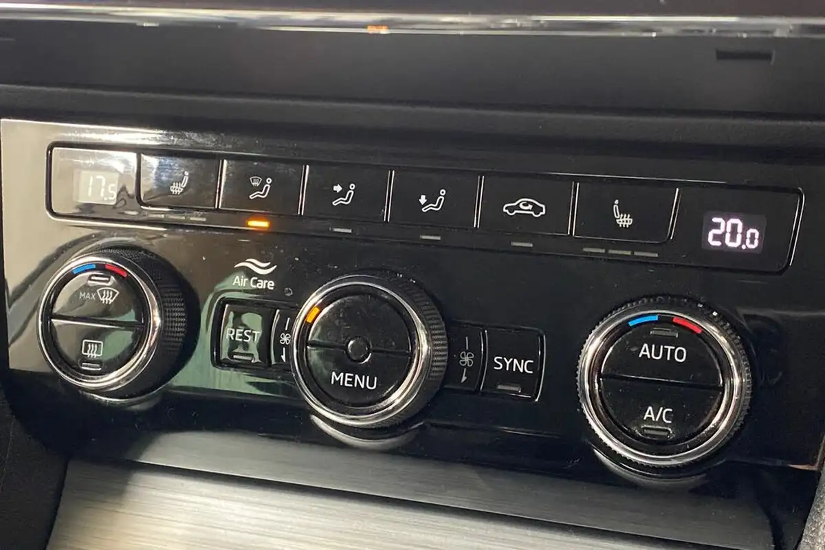 2020-skoda-superb-15-tsi-se-technology-hatchback-big-25