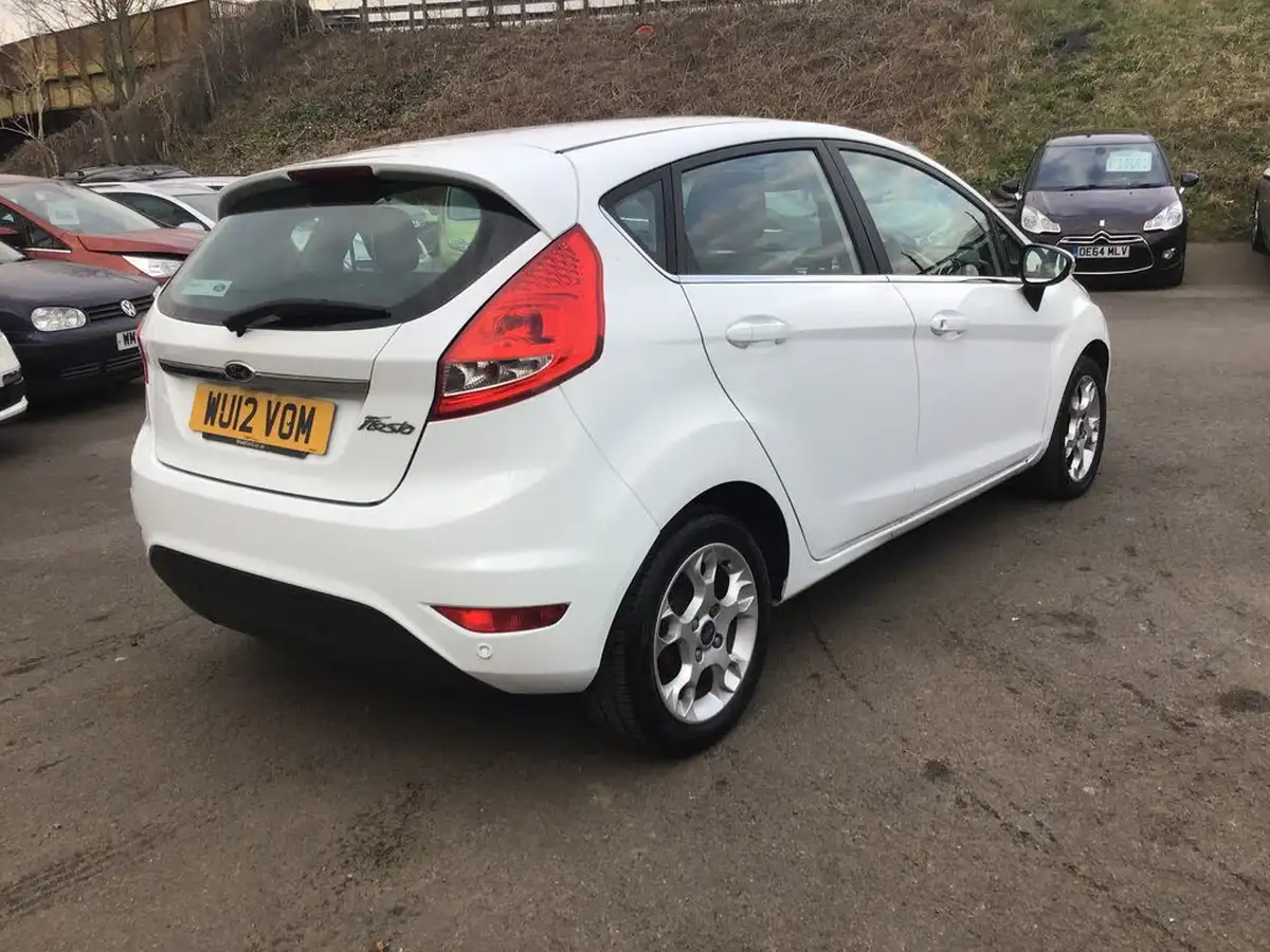2012-ford-fiesta-14-zetec-5d-auto-big-6