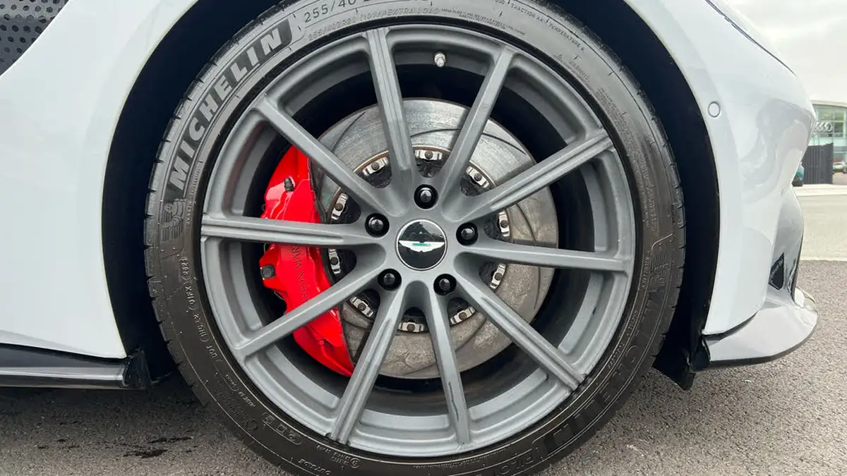 2020-aston-martin-vantage-40-v8-vantage-coupe-auto-big-3