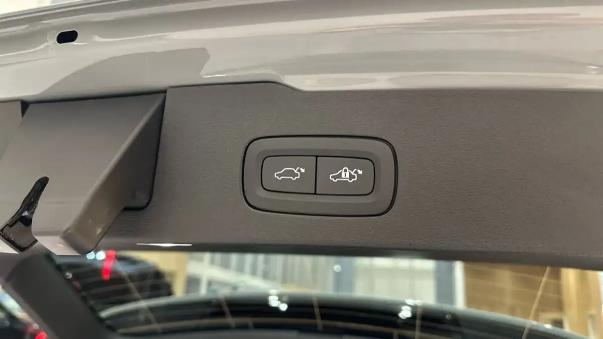 2024-volvo-v60-20-b4-plus-station-wagon-big-32