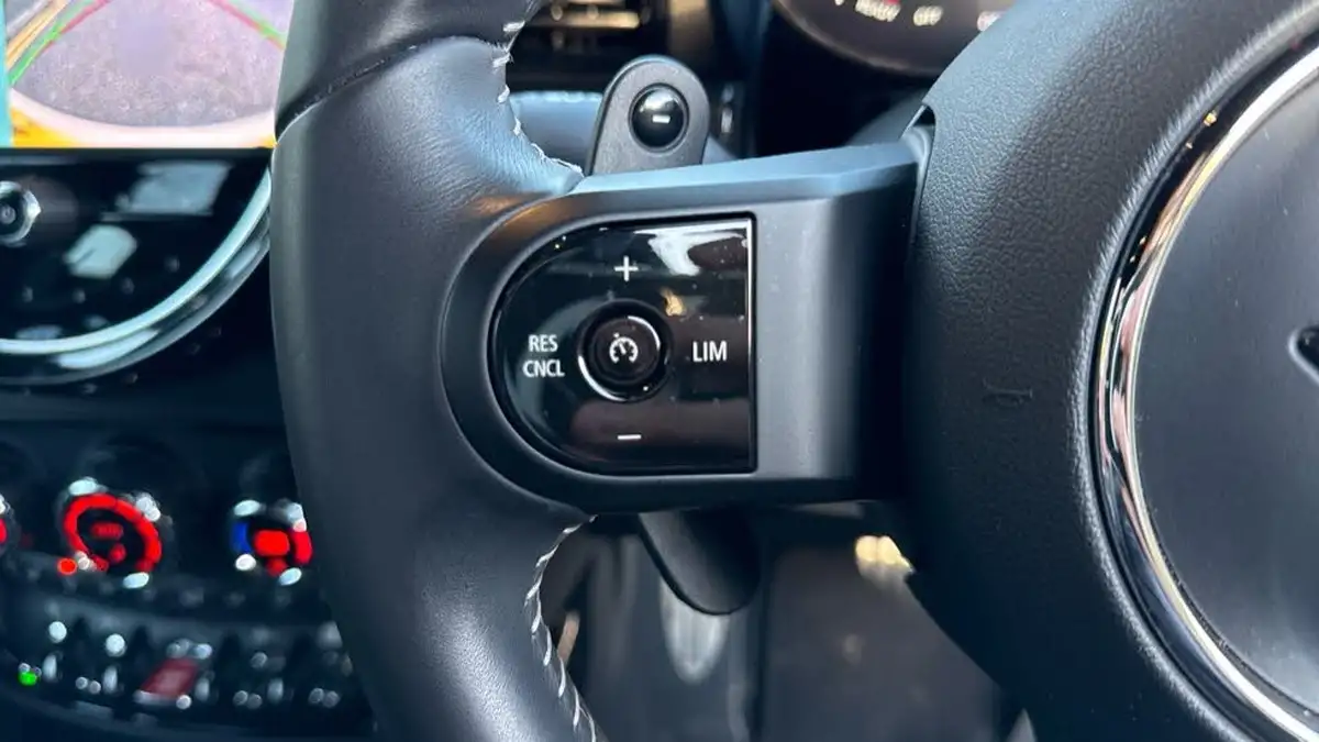 2021-mini-clubman-20-john-cooper-works-big-38