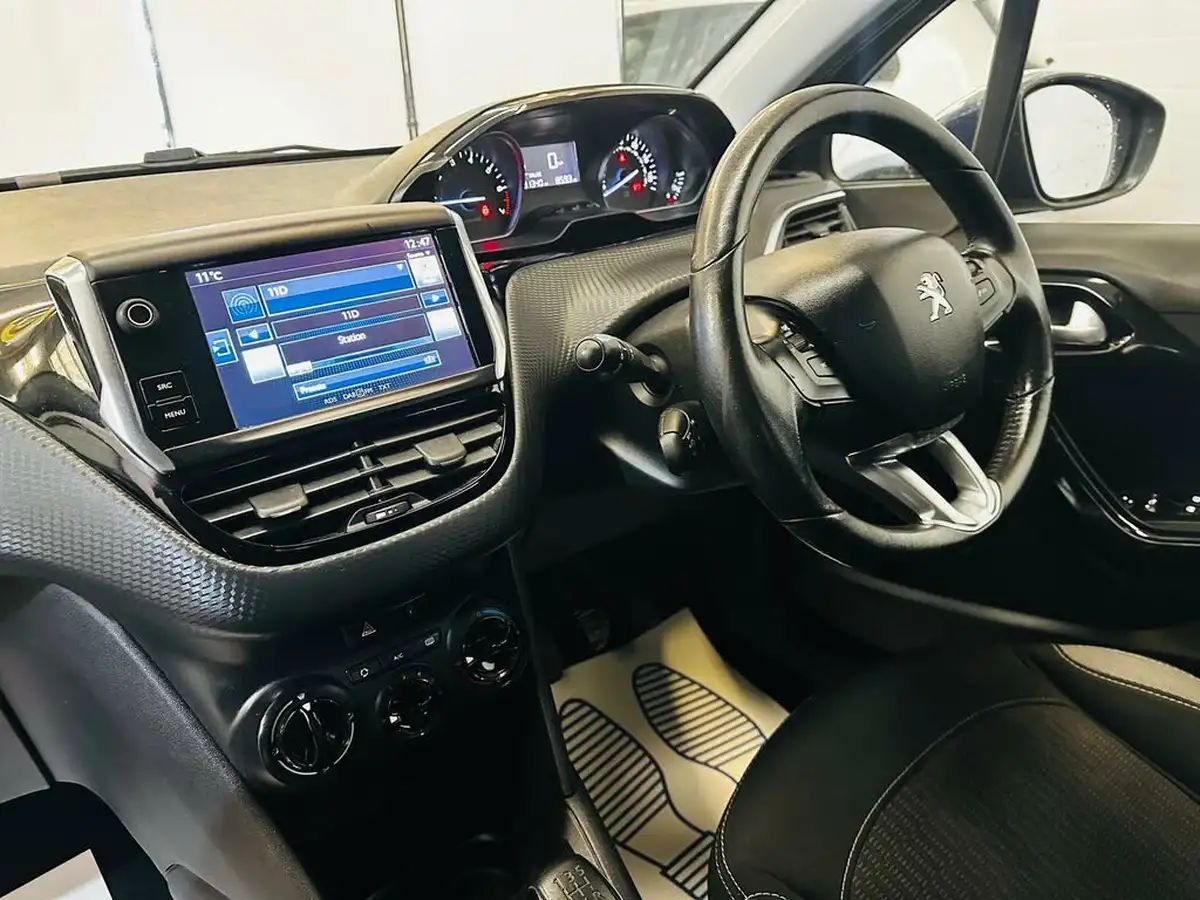 2016-peugeot-208-12-puretech-active-82bhp-5d-big-30